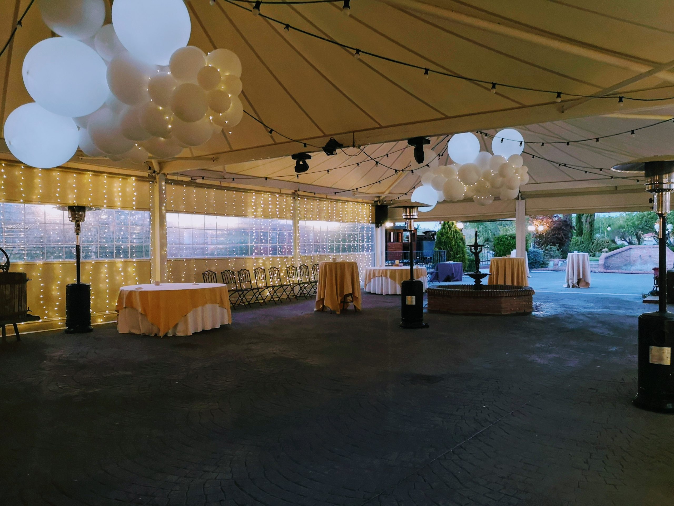 Patio Exterior Cubierto Escenario DJ